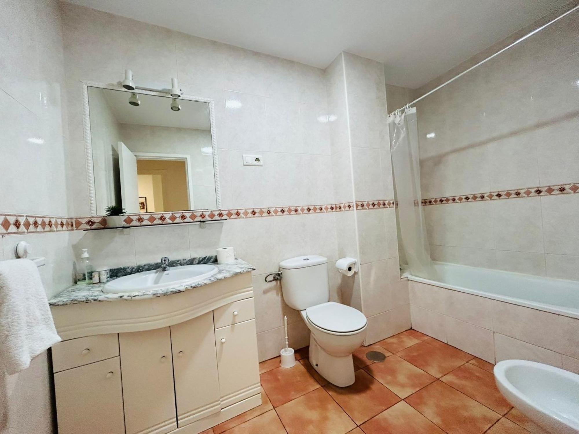 Vialia Piso Centrico Wifi Maria Zambrano Andra Apartment Malaga Bagian luar foto